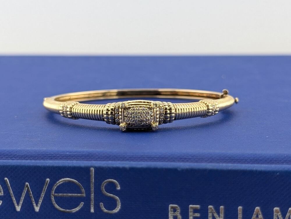 14 kt Yellow Gold Pave Top Ribbed Texture Bangle - 28.3g